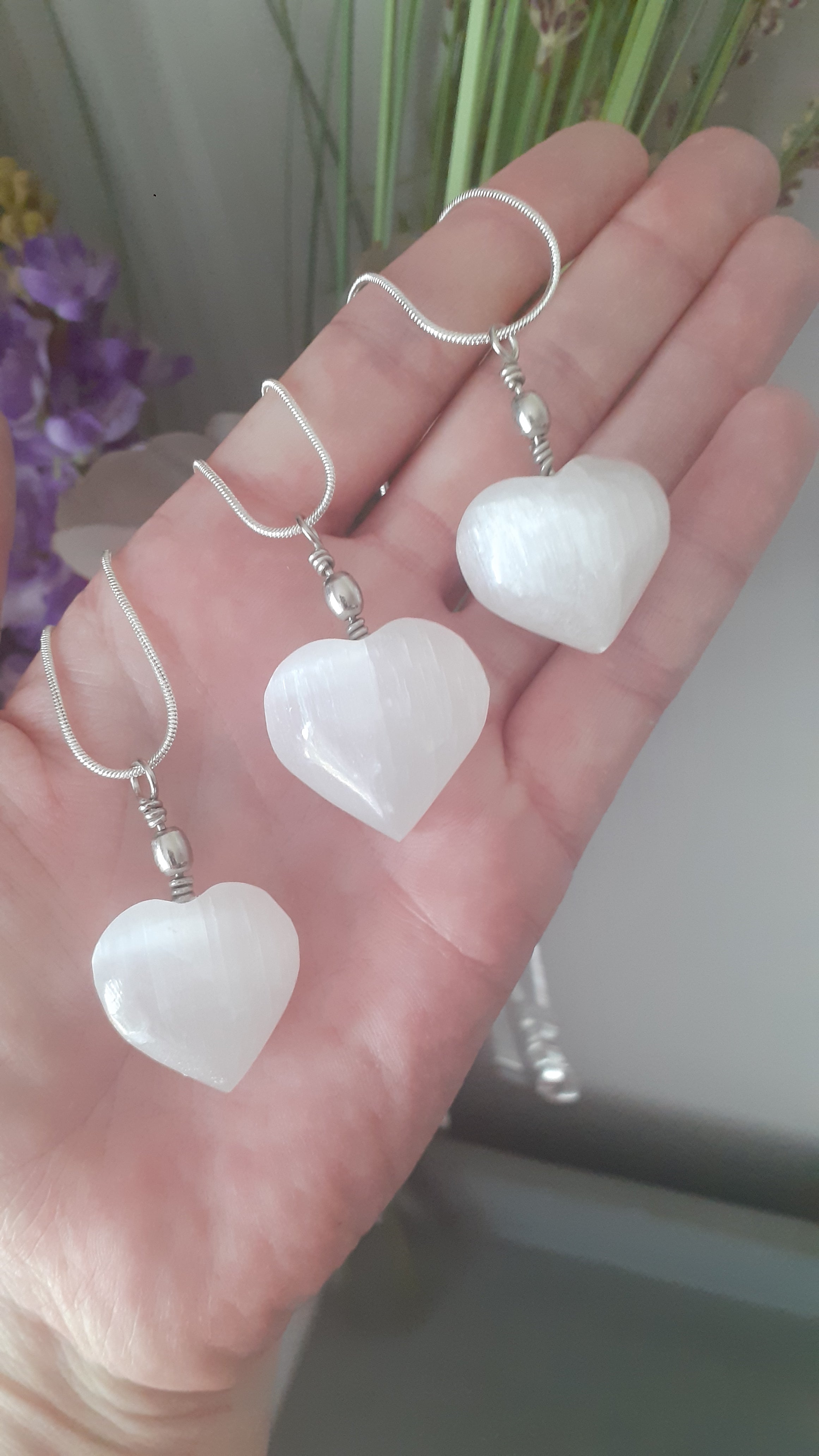 Carved Selente Heart Satn Spar Gypsum